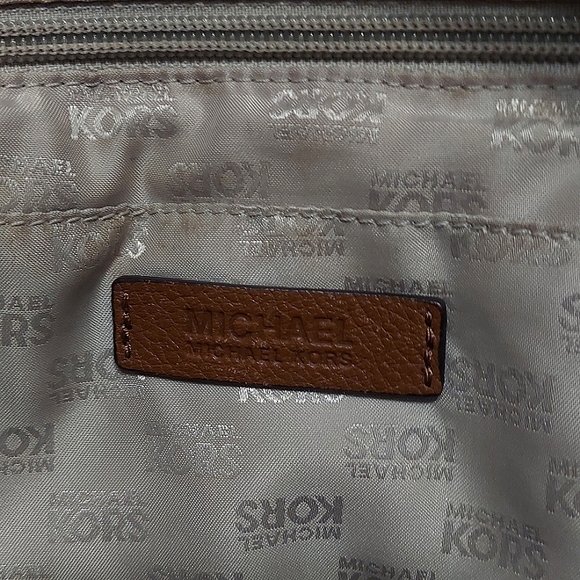 Michael Kors Leather Shoulder Bag Med To Large EUC - Picture 9 of 9